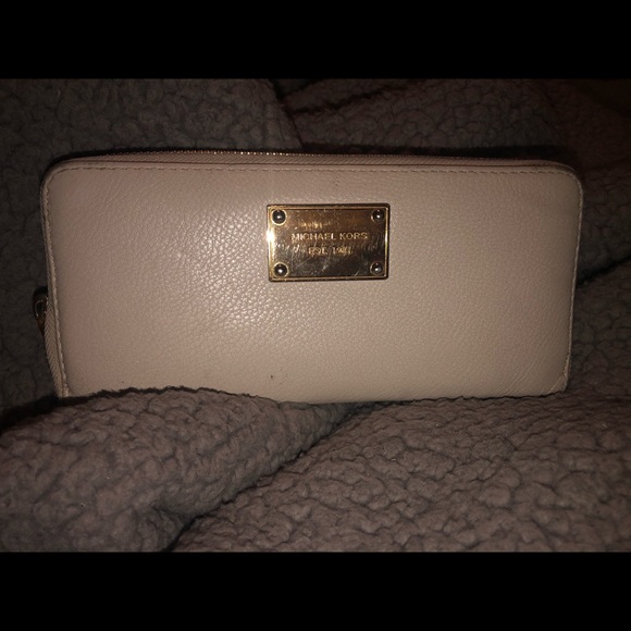 Michael Kors Handbags - Michael Kors wallet